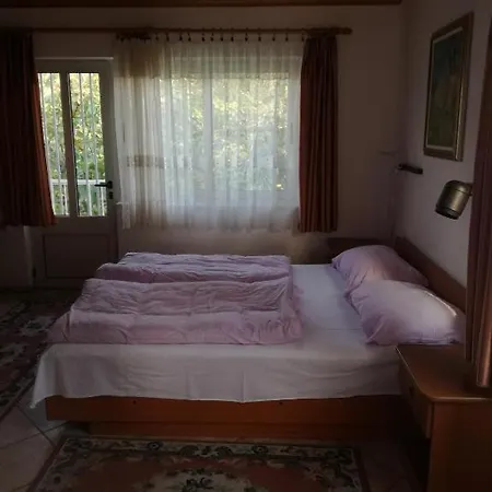 Apartmani Marijana, Matkino 13A Selce Exterior photo